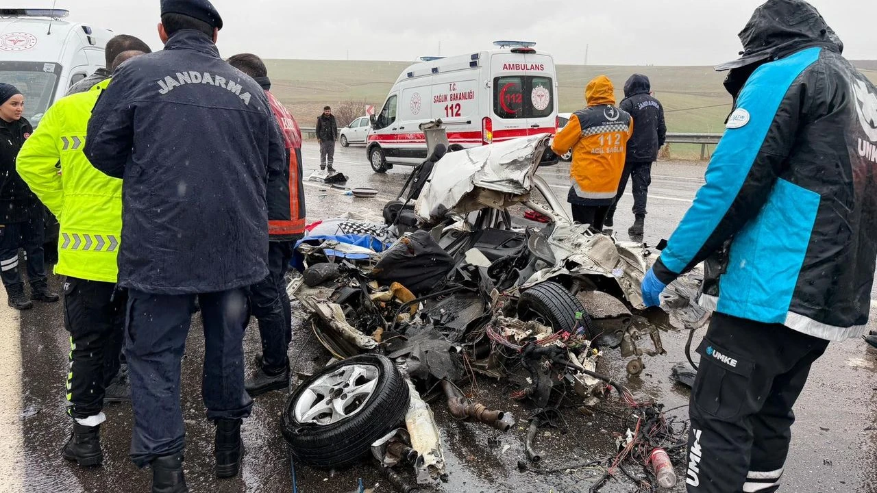 Adiyaman Kahta Yolunda Kapkara Bir Gun Izci Ailesinin Yolculugu Aciyla Noktalandi1