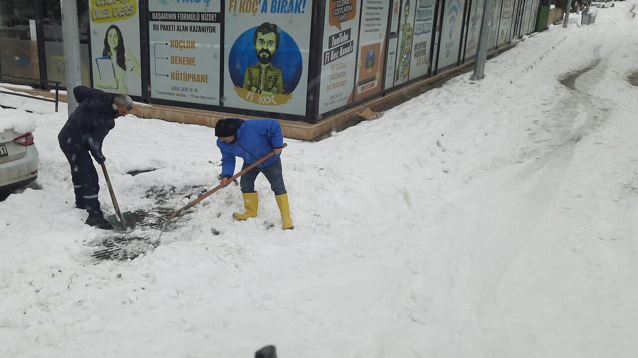Batman Belediyesinden Kar Mesaisi Ekipler 3 Vardiya Sahada 1