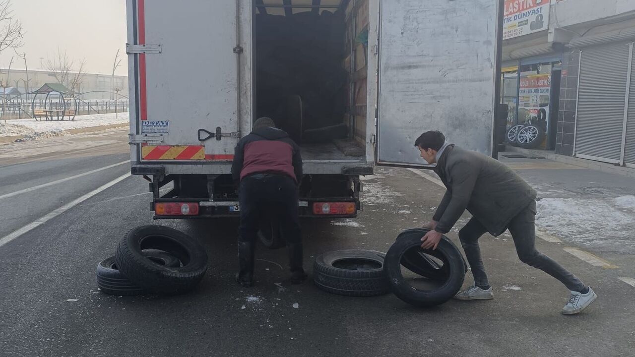 Batmanda Atik Lastikler Gelecege (1)