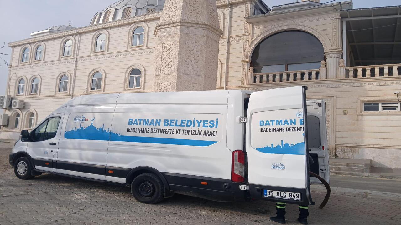 Batmanda Ibadethanelere Gul Koku (3)