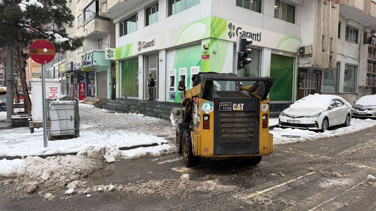 Batmanda Kar Nobeti Belediye Eki (3)