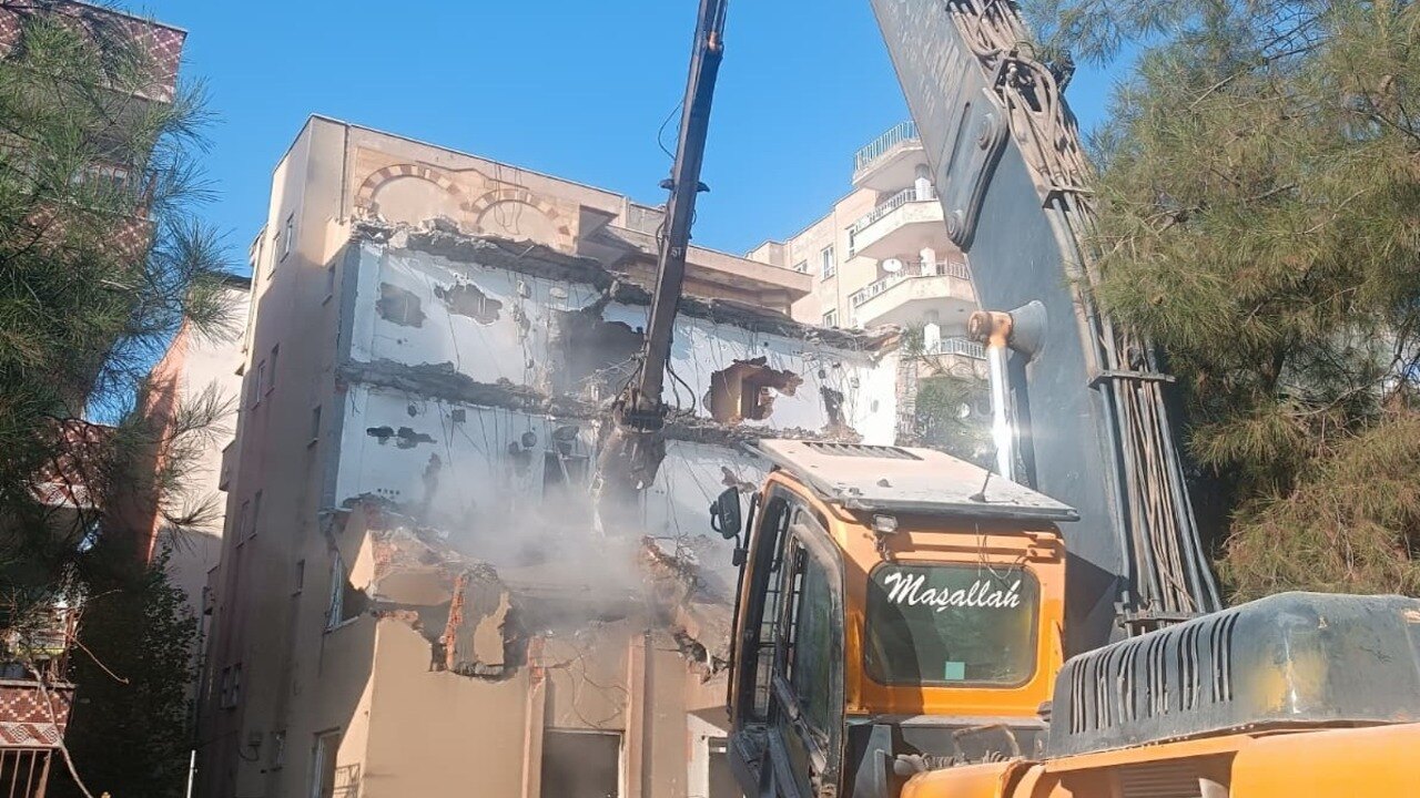 Batmanda Riskli Yapilar Tek Tek Yikiliyor 1