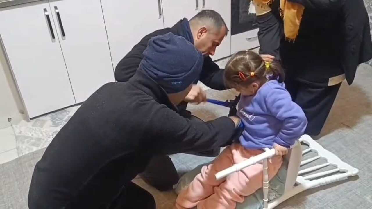 Minik Kizin Oyun Hevesi Kabusa D (1)