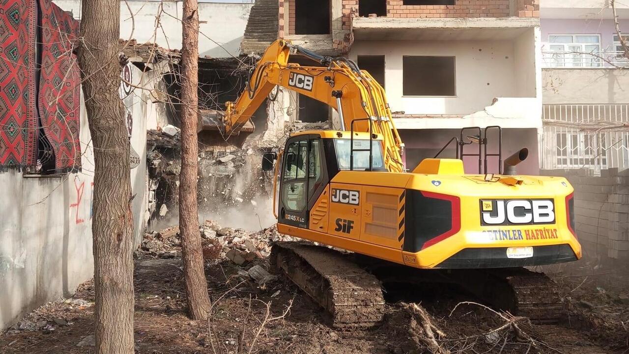 Sehrin Nefesini Kesen Metruk Bin (1)