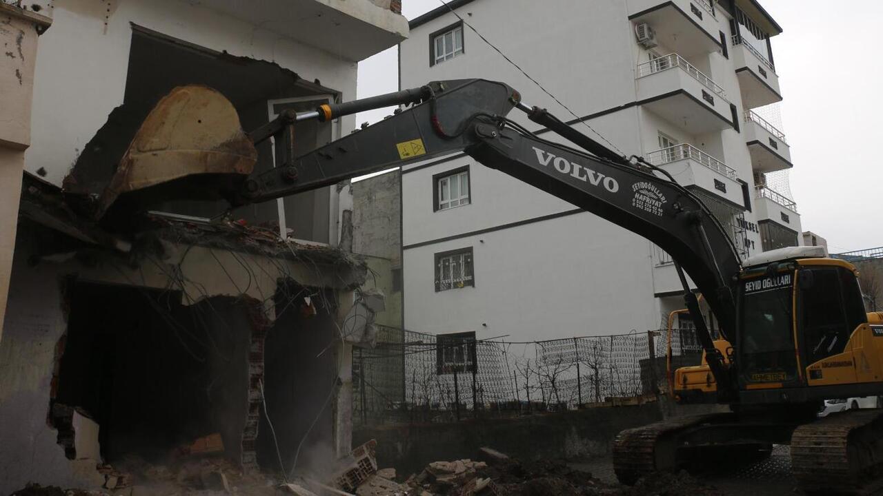 Sehrin Nefesini Kesen Metruk Bin (2)