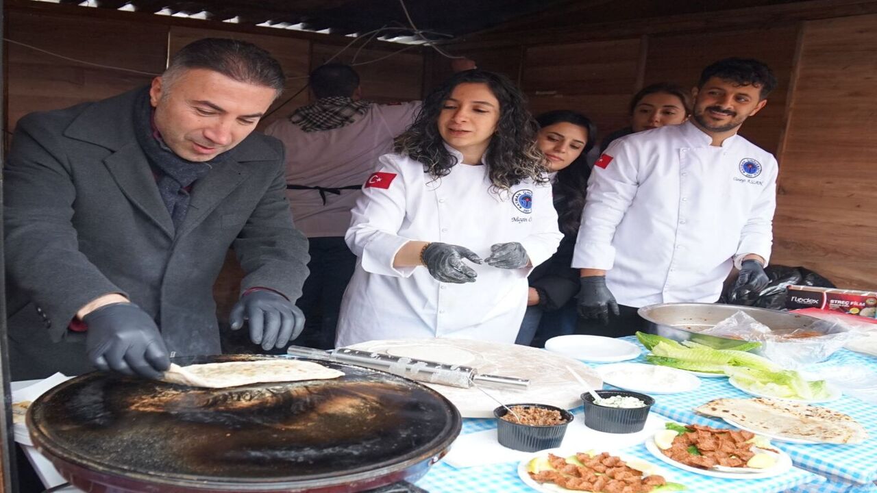 Batman Universitesi Sokak Lezzetleri Senligine Damga Vurdu