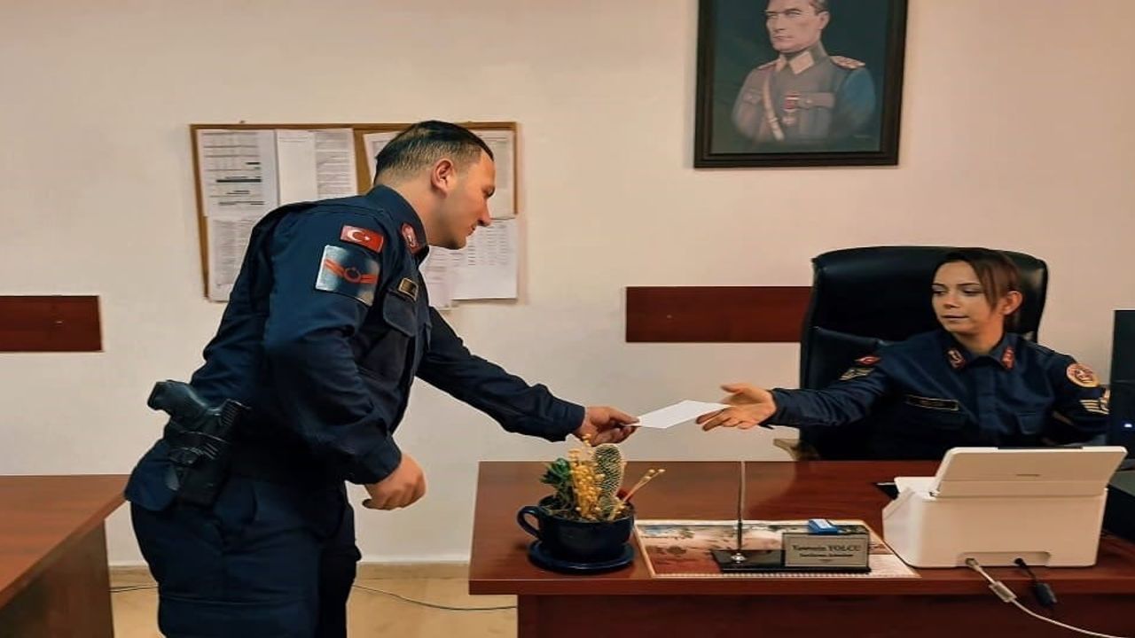 Istanbuldan Batmana Sevgi Koprusu Minik Ellerin Mektuplari Jandarmaya Guc Oldu2