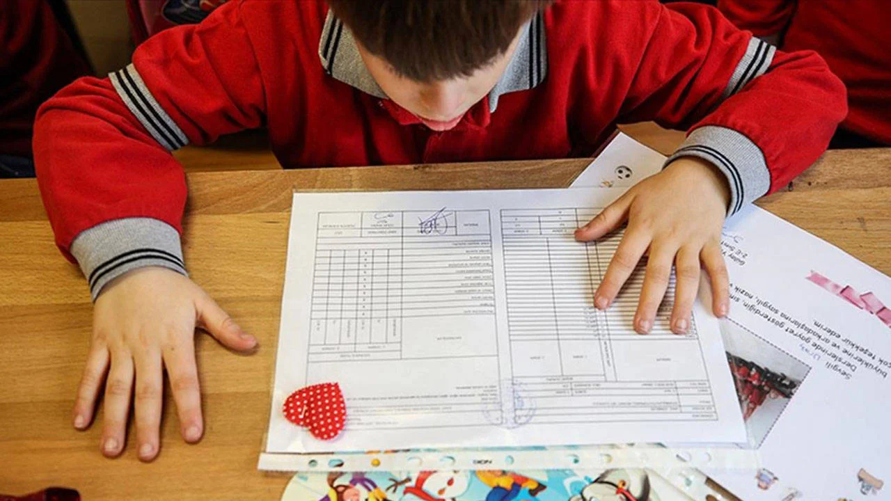 Zil Bugun Tatil Icin Caliyor Karne Gunu Ders Islenecek Mi Ve Kiyafet Serbest Mi2