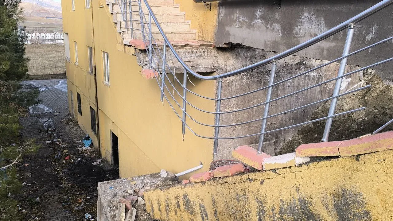 Gercuste Saniyelerle Gelen Mucize Giris Merdiveni Bir Anda Yok Oldu2