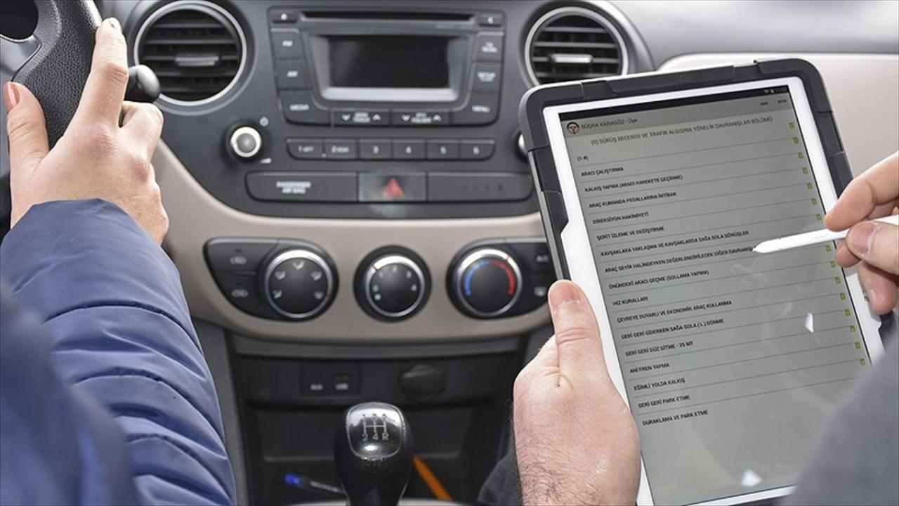 Ehliyet Sinavinda Hoca Birakti Devri Kapaniyor Direksiyon Basinda Kayit Basliyor2