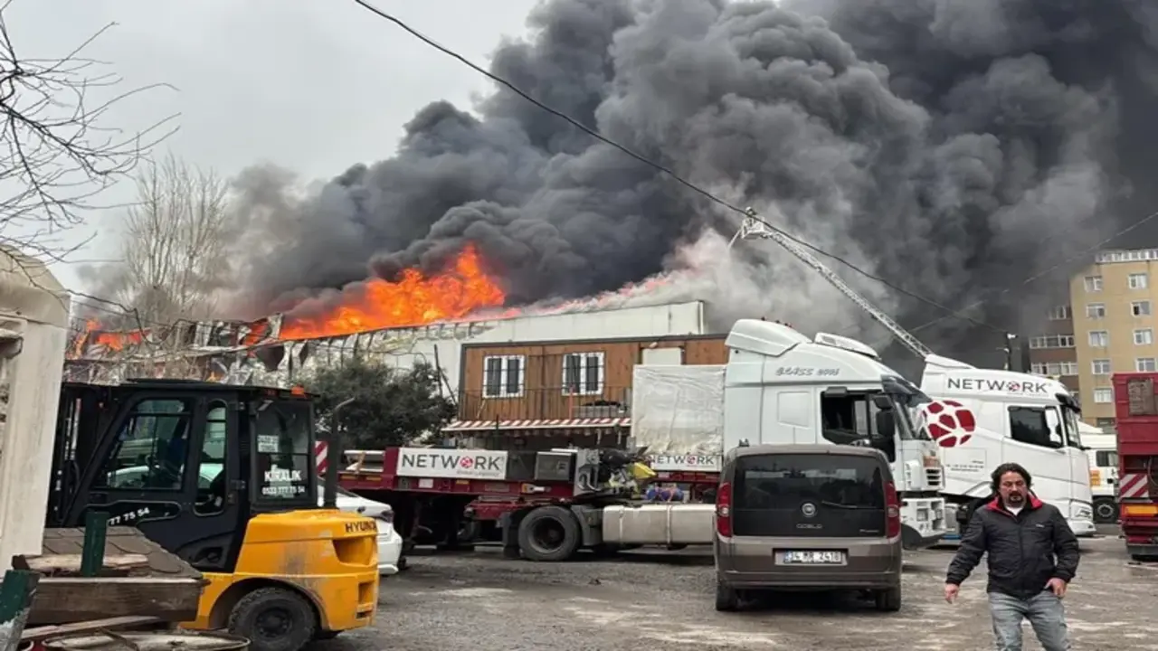 Istanbul Atasehirde Alevler Goky (1)