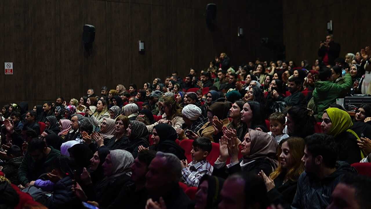 Batman Semalarinda Farkli Diller (2)