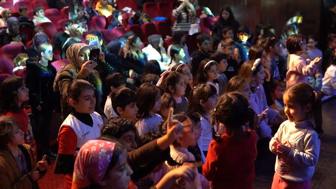 Batmanda Kucuk Notalar Buyuk Cos (3)