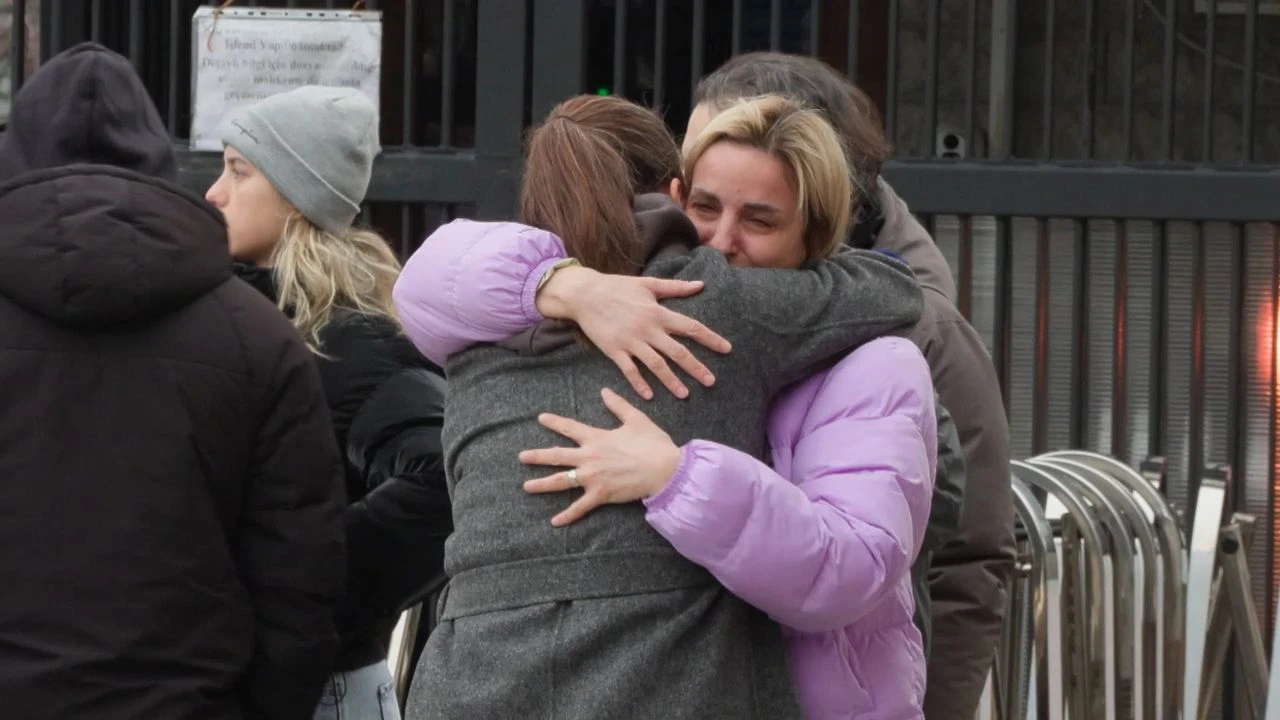 Devlet Sanatcisi Emrah Erdem Gedikin Gizemli Vedasi Balkondan Duserek Hayata Gozlerini Yum2