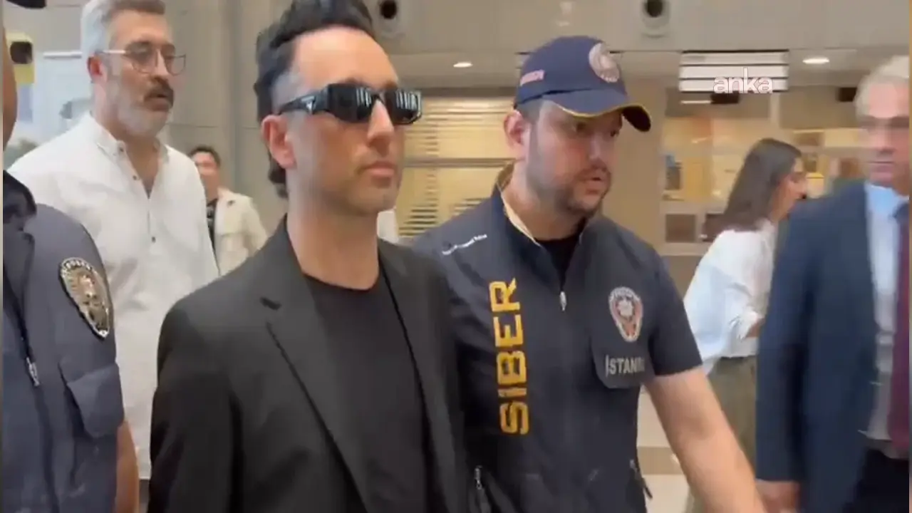 Notlar Ve Raylar Arasinda Savunm (1)