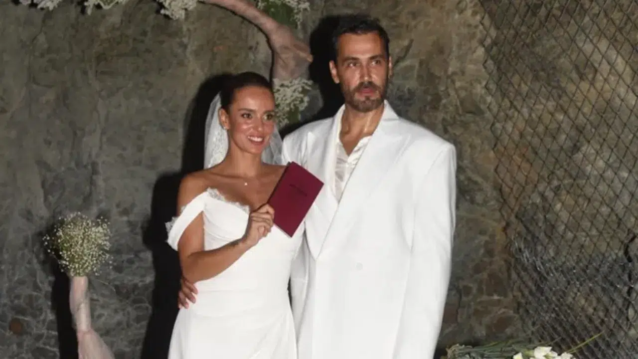 Potalardan Setlere Uzanan Mutluluk Ersin Gorkem Ve Bestemsu Ozdemir Cifti Bebeklerine Kavu2