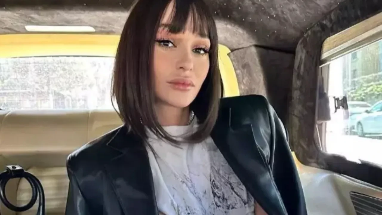 Sahne Isiklari Havalimaninda Sondu Sarkici Alyanin Kktc Donusu Narkotik Soku2