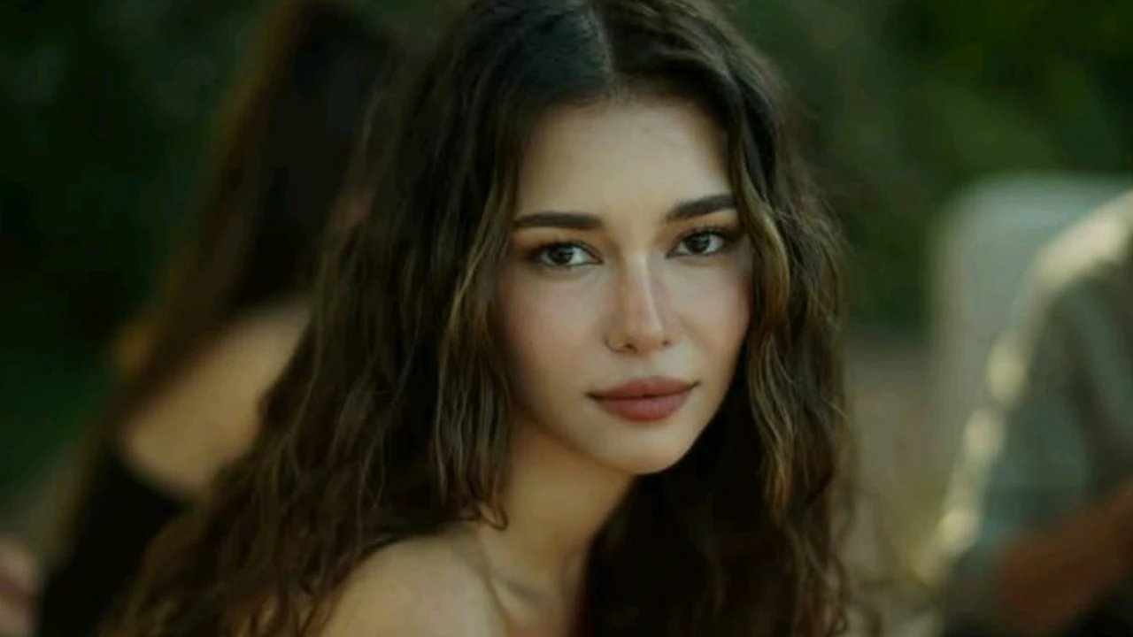 Topuklu Ayakkabi Ve Yagmur Bahane Mi Turku Su Demirel Ve Emre Bilgin Cephesinde Ezber Boza2