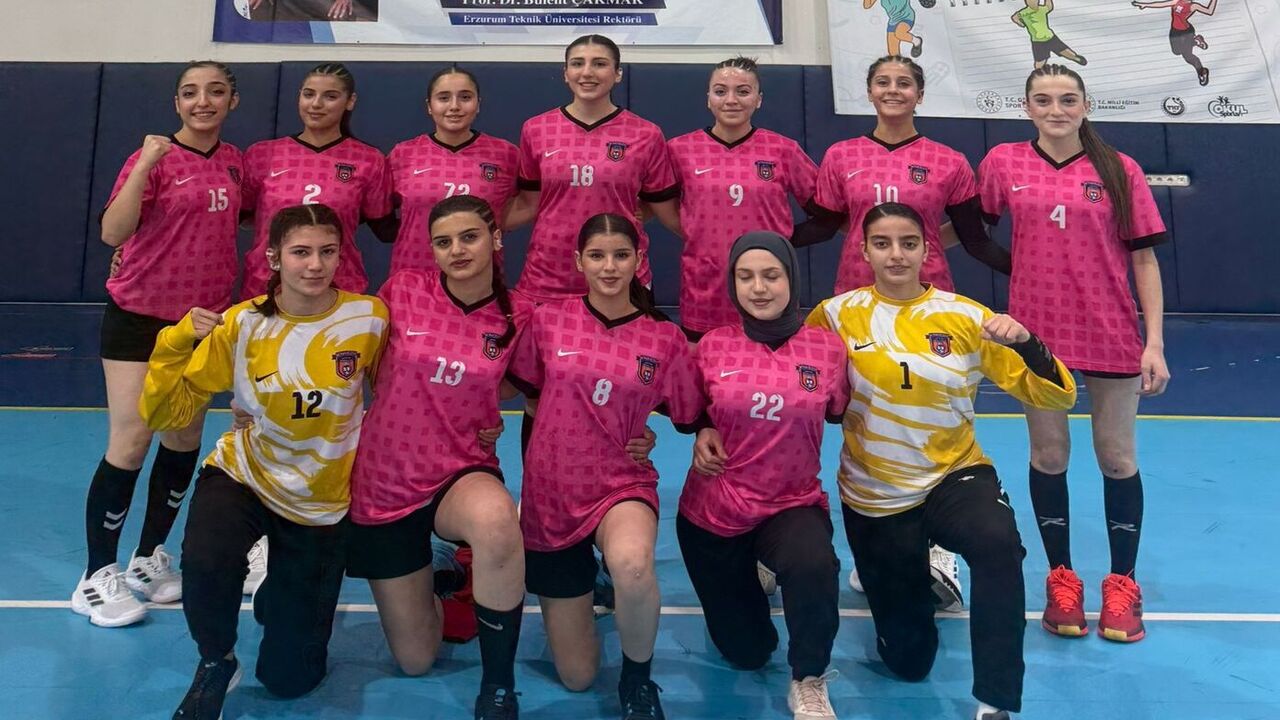 Batman Spor Lisesinin Altin Kizl (1)