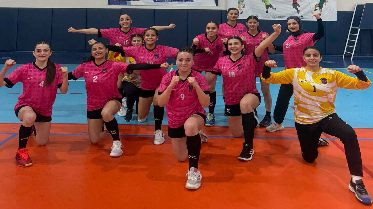 Batman Spor Lisesinin Altin Kizl (2)