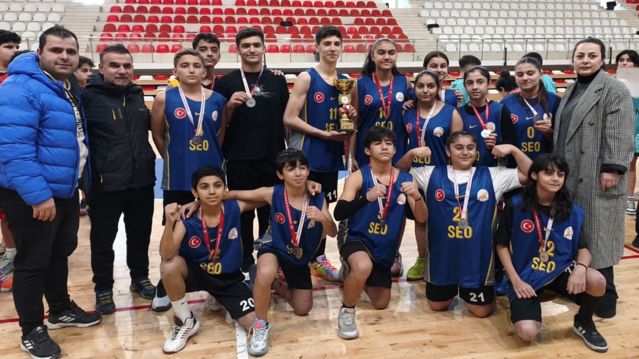 Korfol Sampiyonu Altin Golle Gul (1)