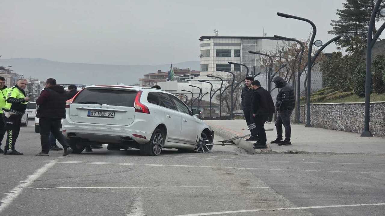 Batmanda Alt Gecit Cikisinda Kaza 2 Yarali