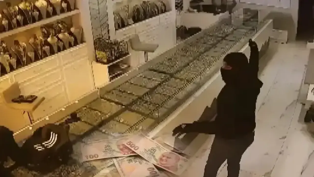 Batmanda Gupegunduz Kuyumcu Soygunu Is Yeri Sahibini Yaralayip Kactilar