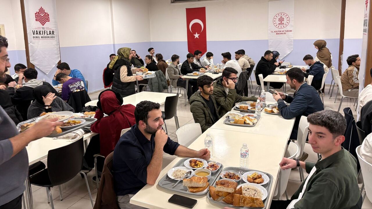 Batman Universitesinde Her Gun 800 Ogrenciye Ucretsiz Iftar 2