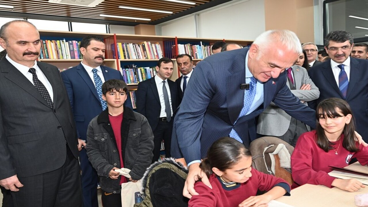 Bakan Ersoydan Batmanda Kitap Se (2)