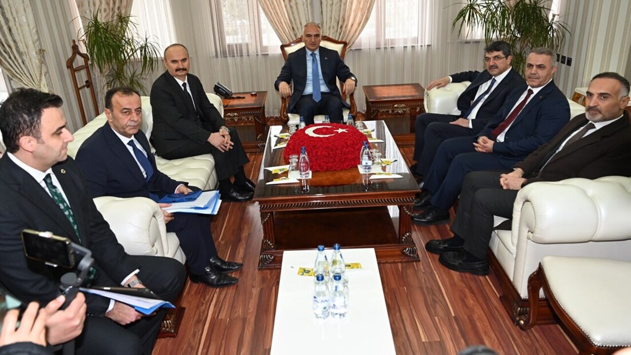 Kultur Ve Turizm Bakanimiz Ersoy (1)