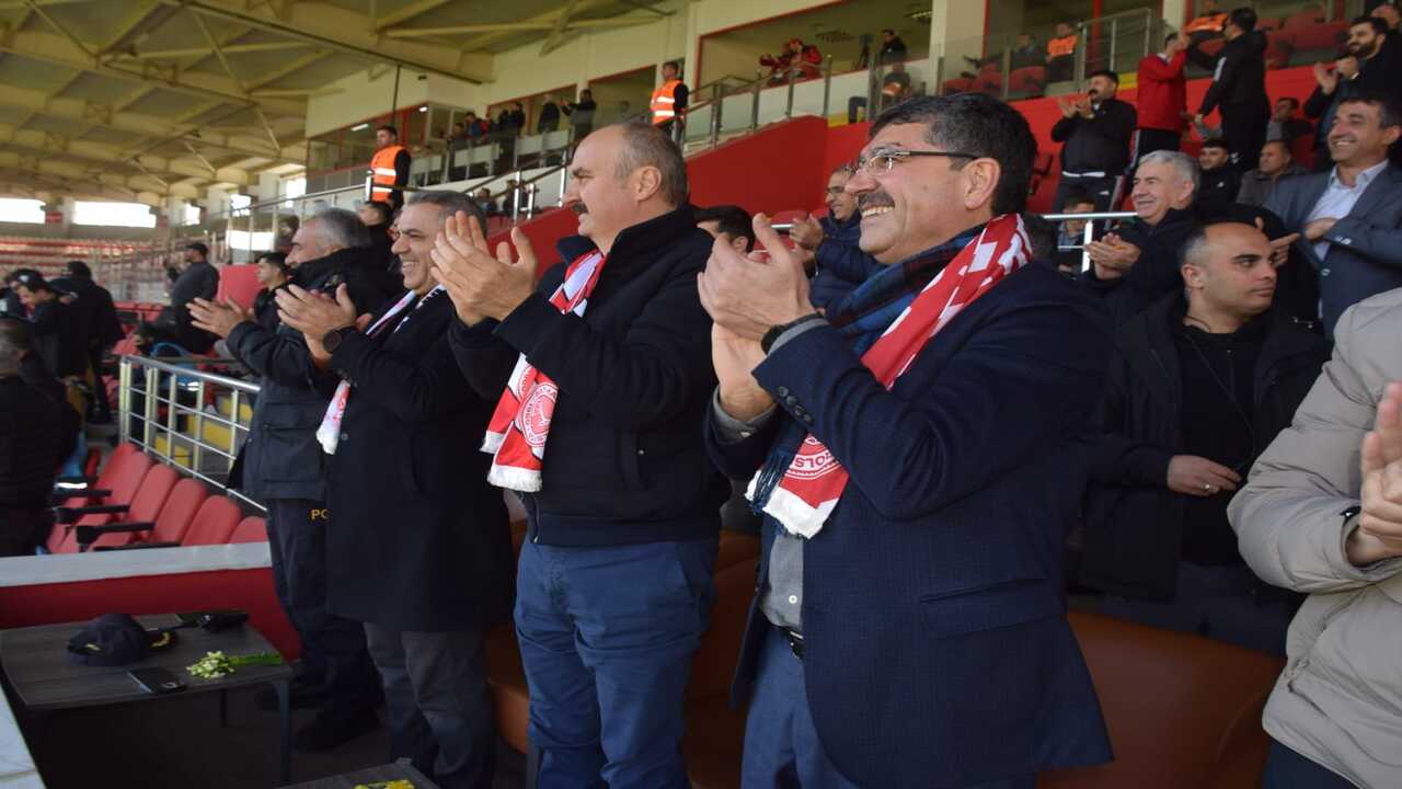 Ferhat Nasıroğlu’ndan Şampiyonluk Reçetesi: “Sahamız Kapanmasın, Kenetlenelim!”