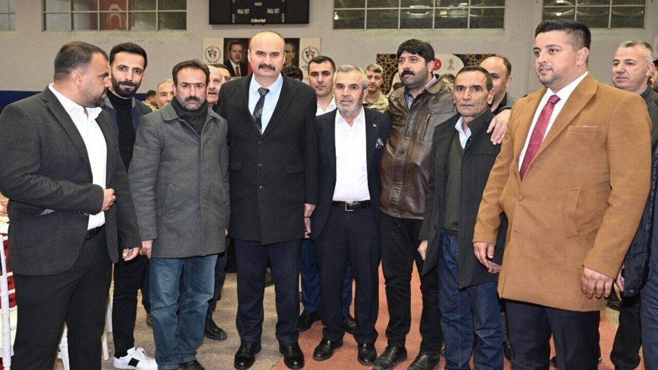 Vali Ekrem Canalp Gercuste Vatandaslarla Iftarda Bulustu 1