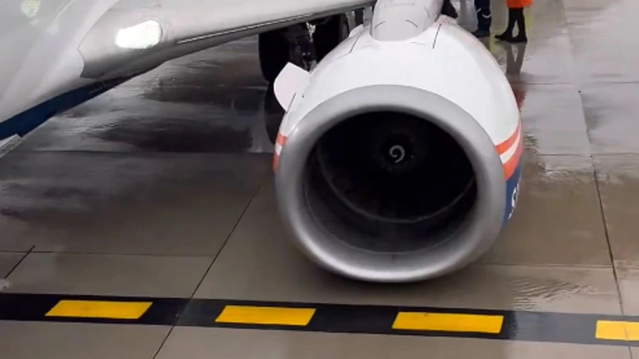 Antalyada Dev Ucak Yan Yatti Pistteki Metal Surtunmesi Facianin Habercisiydi2