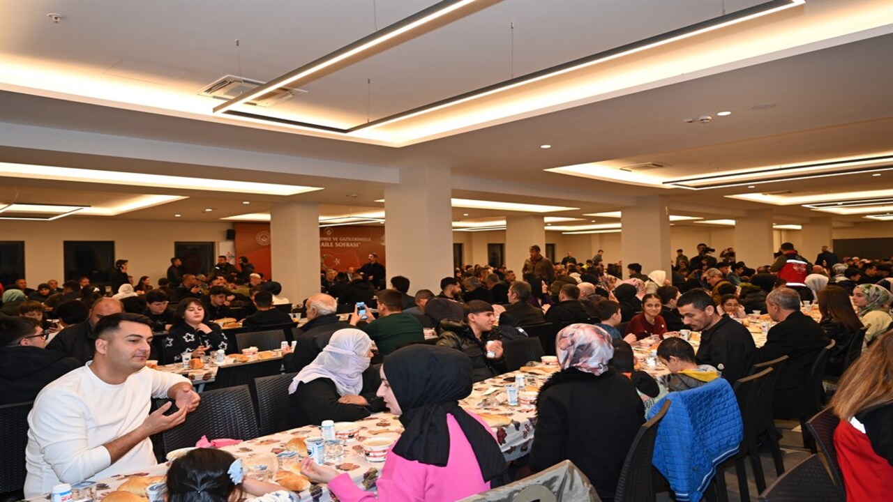 Vali Canalp Iftarda Sehit Yakinl 2