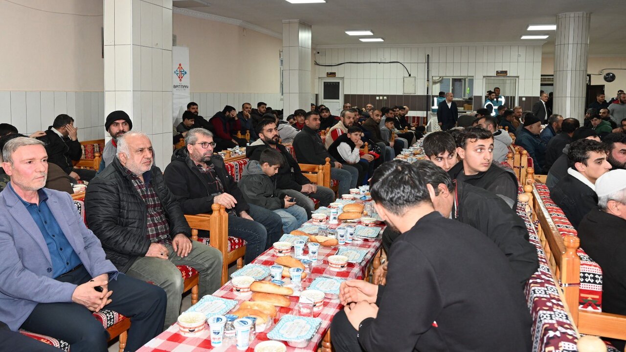 Vali Canalp Vatandasla Iftarda Bulustu