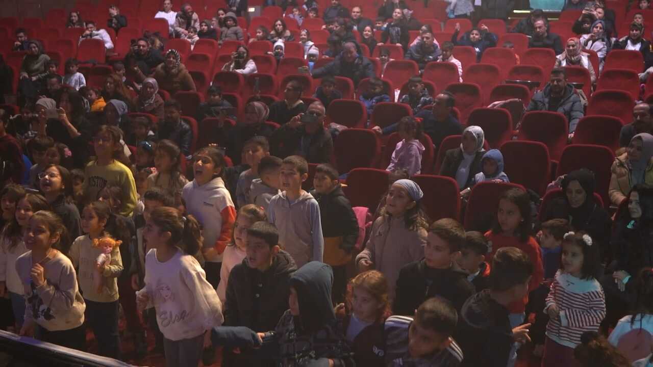 Batmanda Ezgiler Cok Dilli Yukse (1)