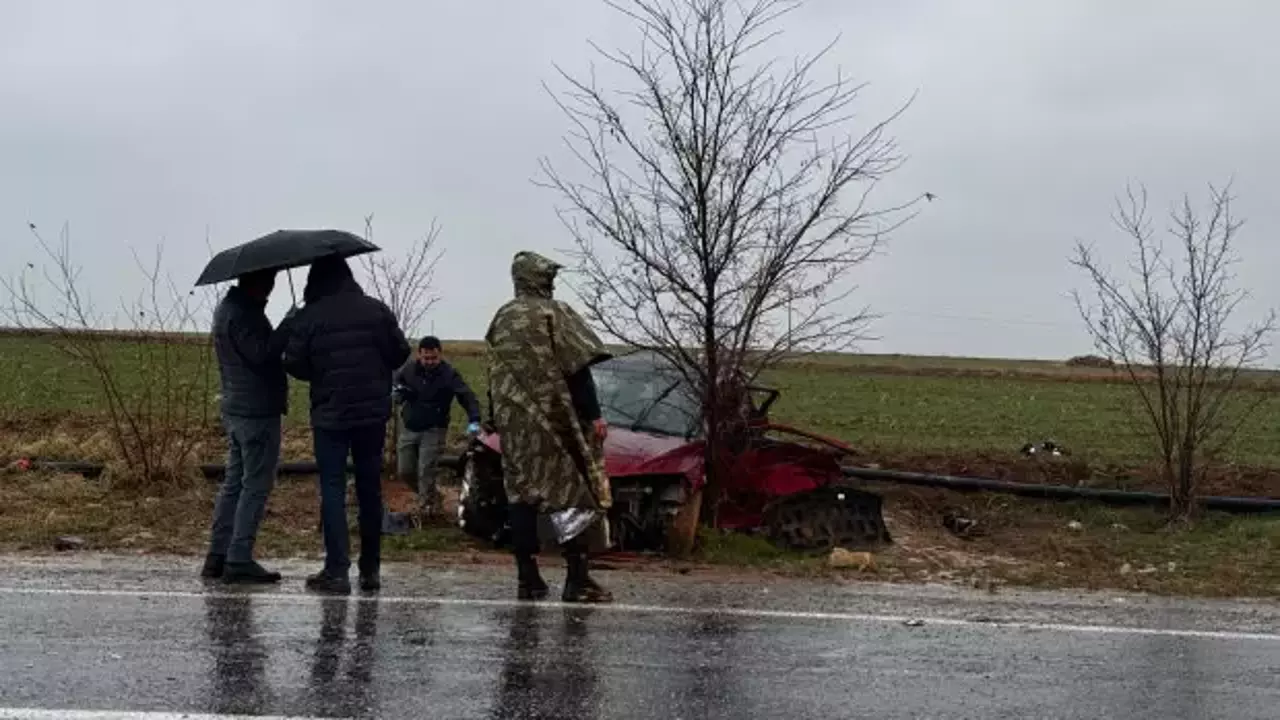 Mardin Artuklu Nusaybin Karayolunda Feci Kaza Melek Ve Aysenur Hayatinin Baharinda Veda Et2