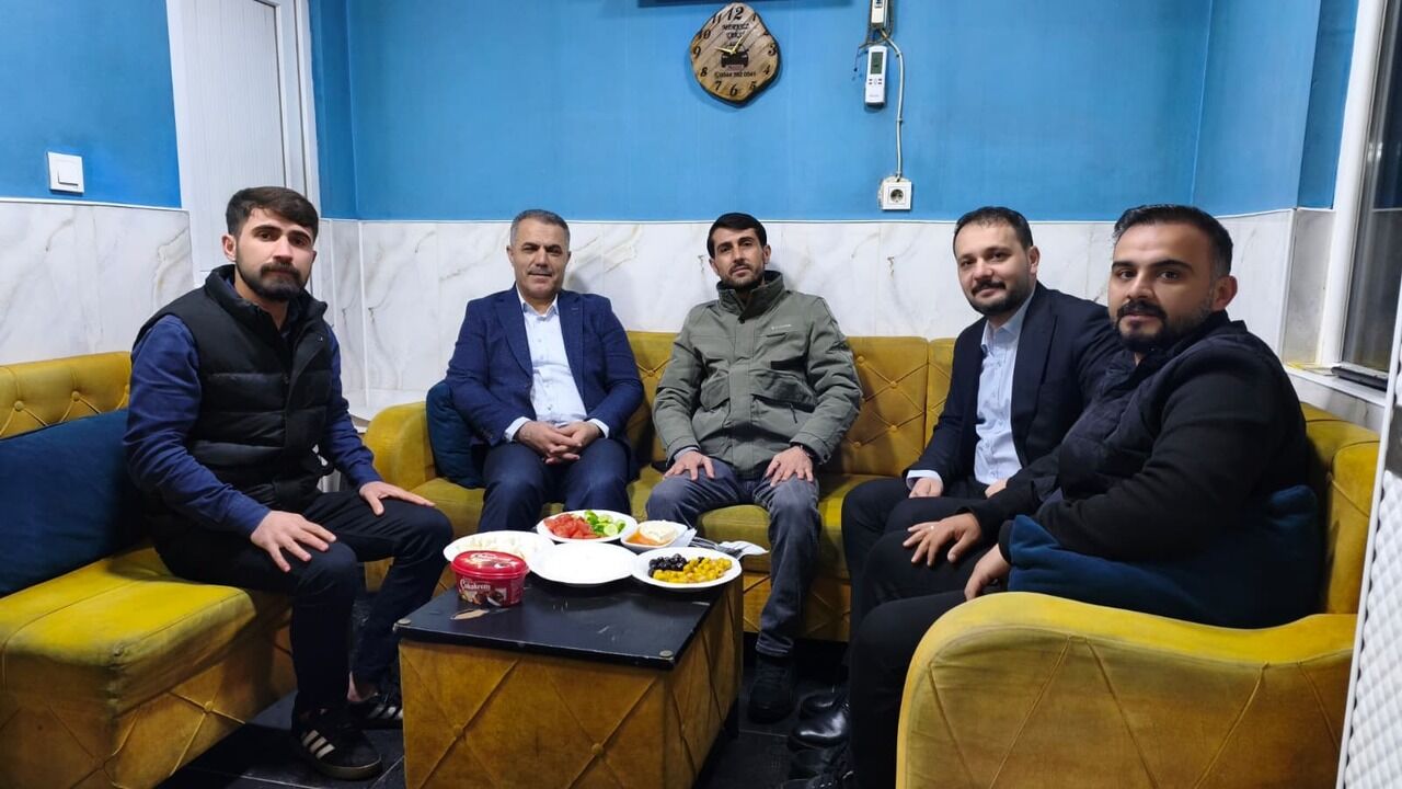 AK Parti Heyetinden Taksici Esnafına Sahur Sürprizi