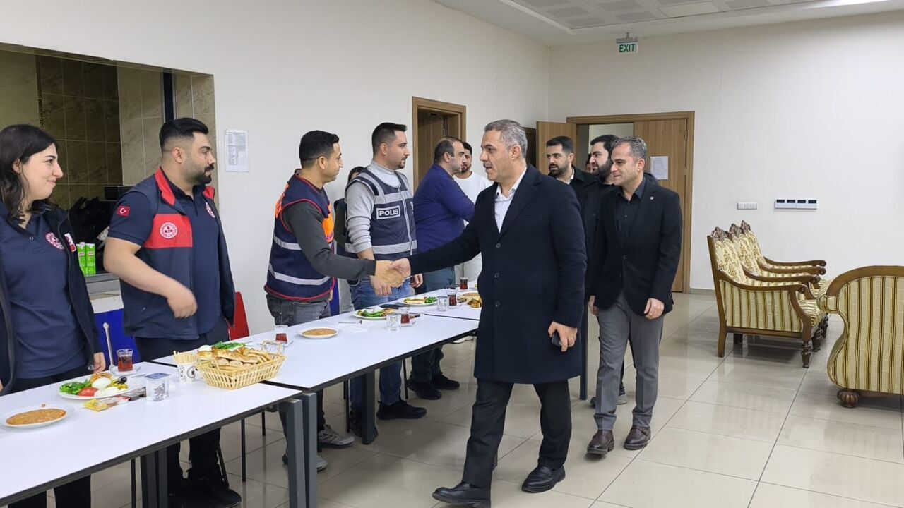 Baskan Sansiden 112 Personeline Sahur Ziyareti 1