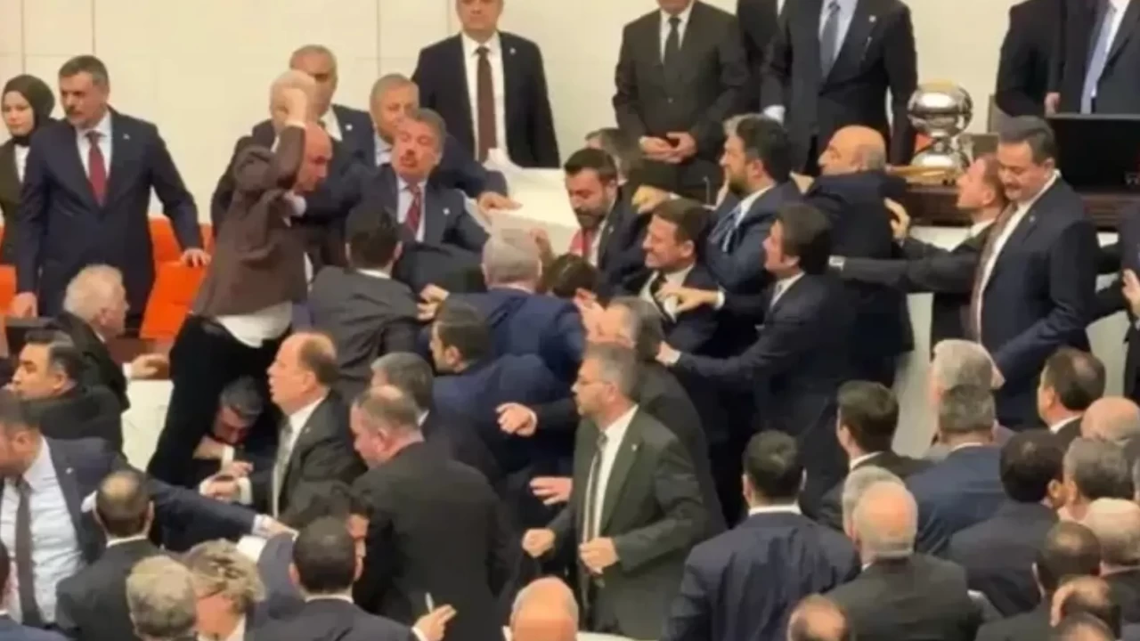 Chpli Mahmut Tanal Meclisteki Yumruklu Kavgada Yaralandi Bakanlik Yemini Kanli Bitti2