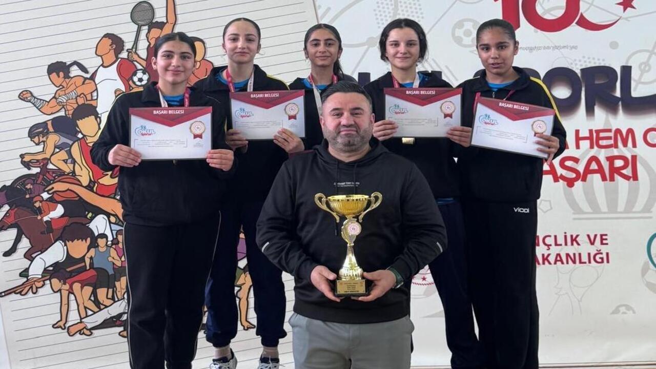 Masa Tenisinde Batman Spor Lises (1)