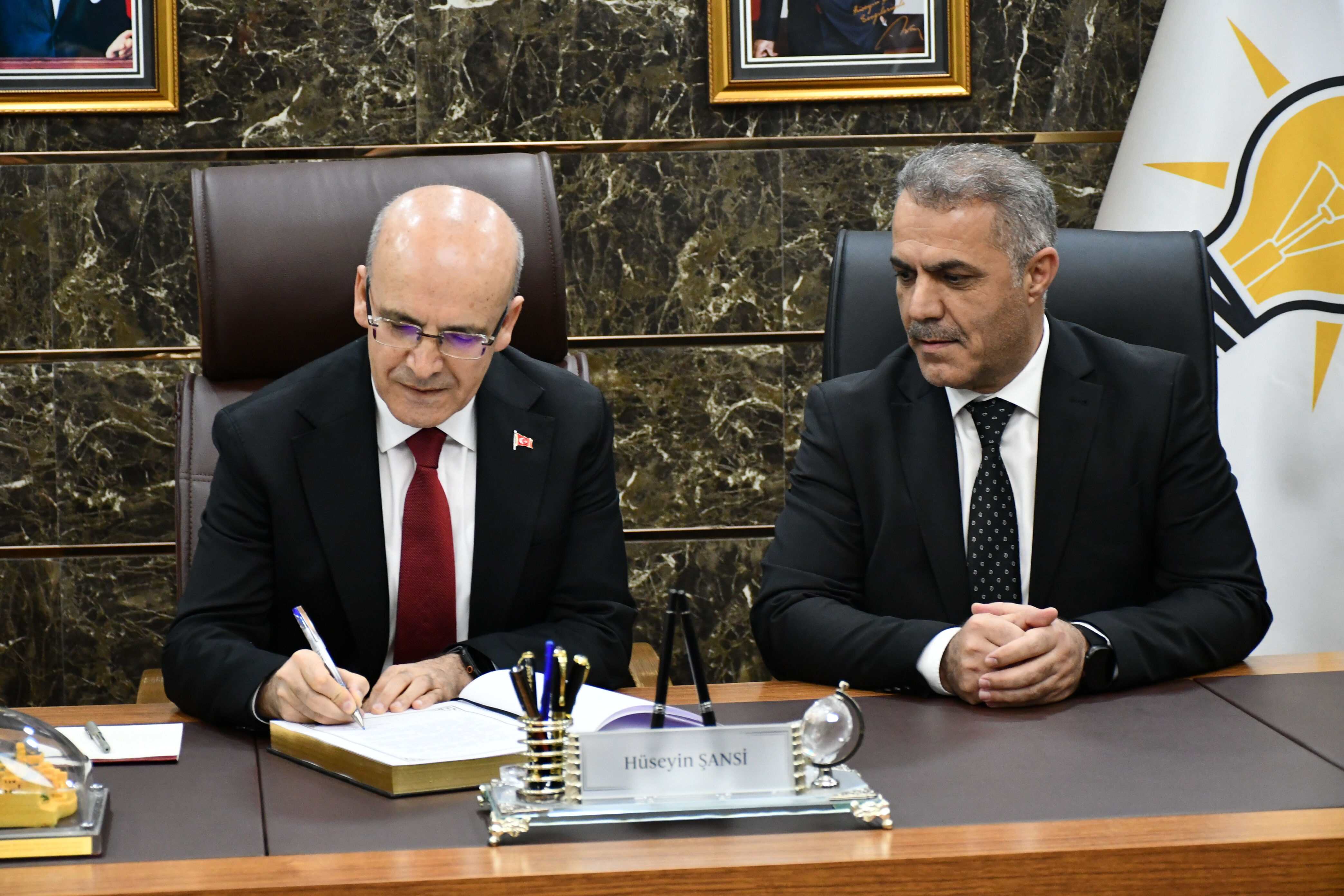 Bakan Şimşek Batman’da Partililerle Buluştu