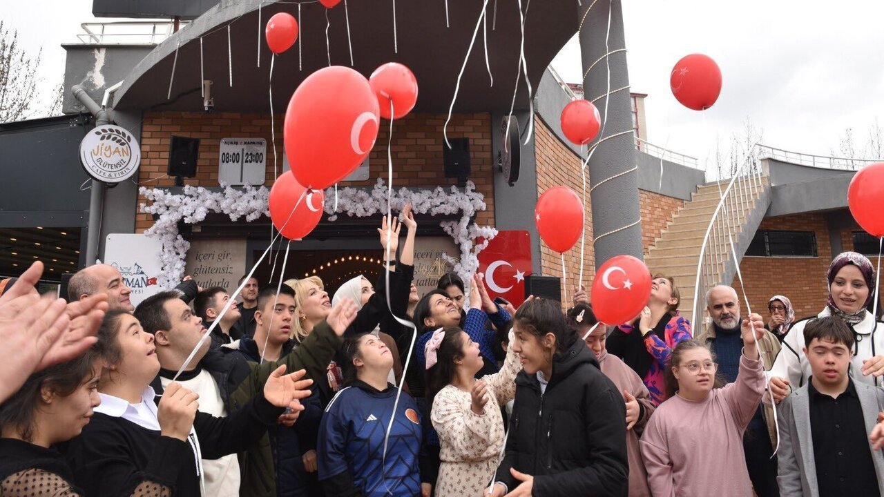 Batmanda Down Sendromlu Melekler Gonullerince Eglendi 1