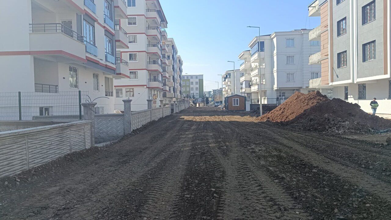 Batmanda Kisin Bozulan Yollar Onariliyor