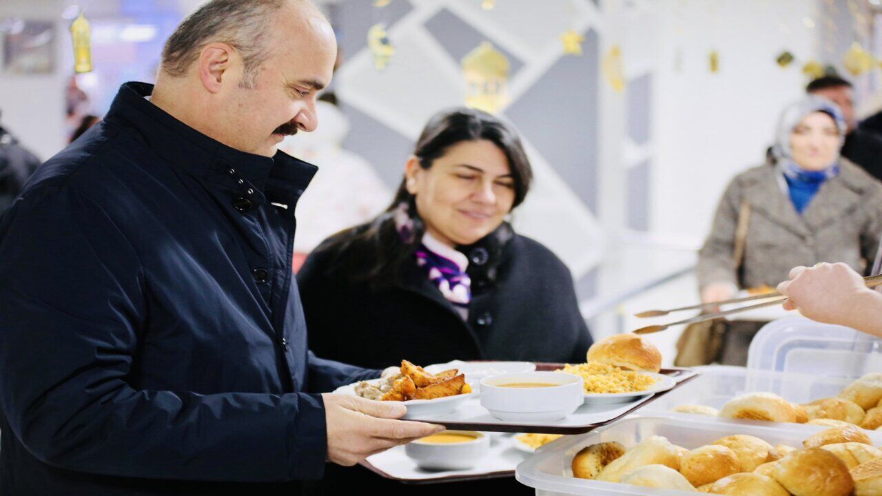 Bu Ramazanda Batmanda Sadece Oruc Tutulmadi Gonul Sofralari Kuruldu 1
