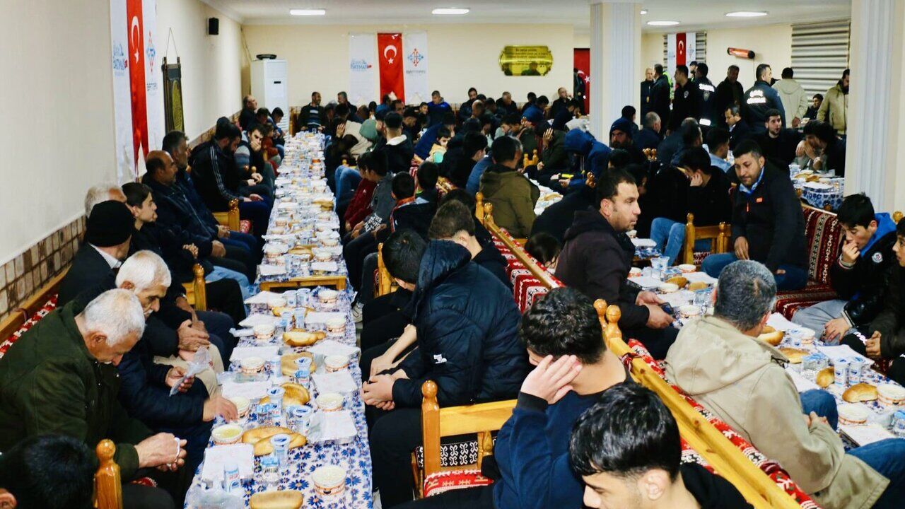 Bu Ramazanda Batmanda Sadece Oruc Tutulmadi Gonul Sofralari Kuruldu 5