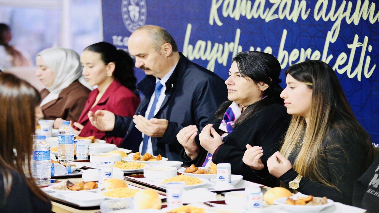 Bu Ramazanda Batmanda Sadece Oruc Tutulmadi Gonul Sofralari Kuruldu