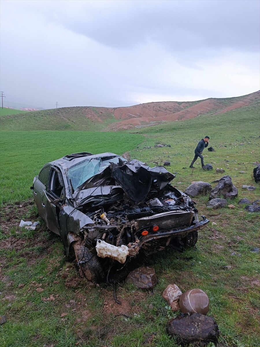 Batman’da Otomobil Şarampole Uçtu, Sürücü Yaralandı