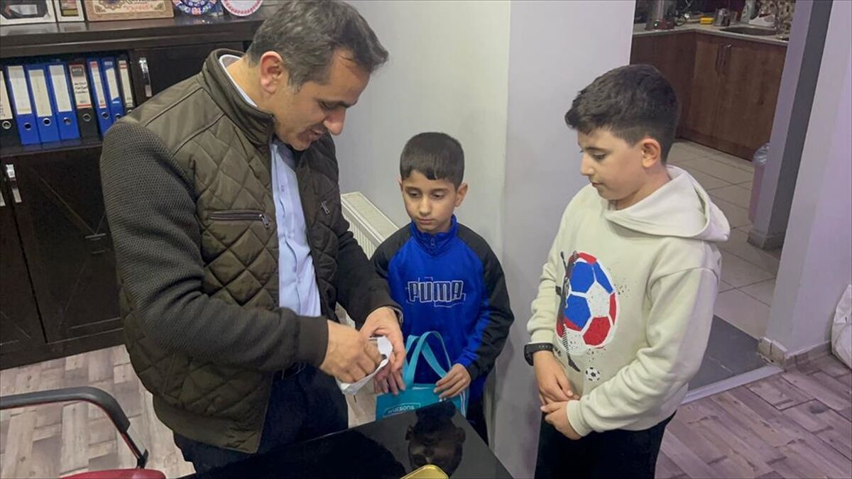 Batmanlı Öğrenciler Kumbaralarını Yetimler İçin Açtı