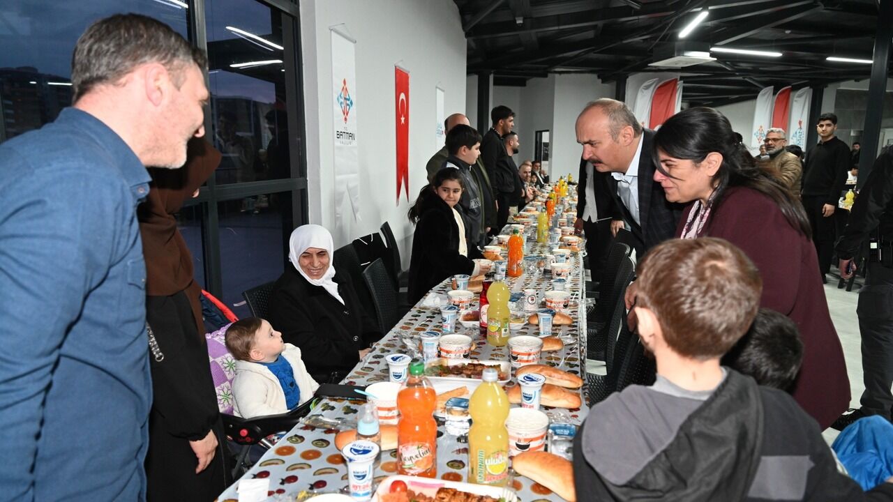 Vali Canalp Gazetecileri Ve Ailelerini Agirladi 3